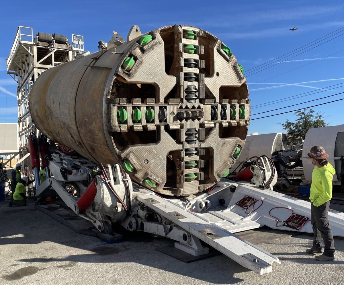 TheTeslaLife's tweet image. The #BoringCo goes extra hard for the Nashville Loop with its first rock-crushing TBM
teslarati.com/elon-musk-bori…