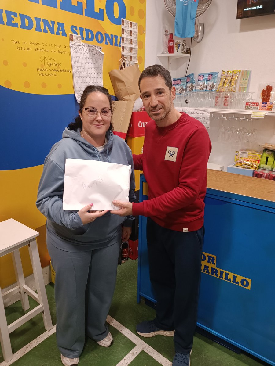 AlfajorAmarillo's tweet photo. En La tarde de hoy a llevado a cabo la entrega del dinero recaudado del gran alfajor solidario a las diferentes asociaciones, un año más la peña cadista el alfajor amarillo sigue con la solidaridad y el compromiso con las asociaciones, peñas y hermandades del municipio https://t.co/7cjrkWEa8B