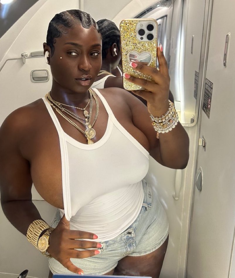 YungHotEboKnee's tweet image. This what they saying