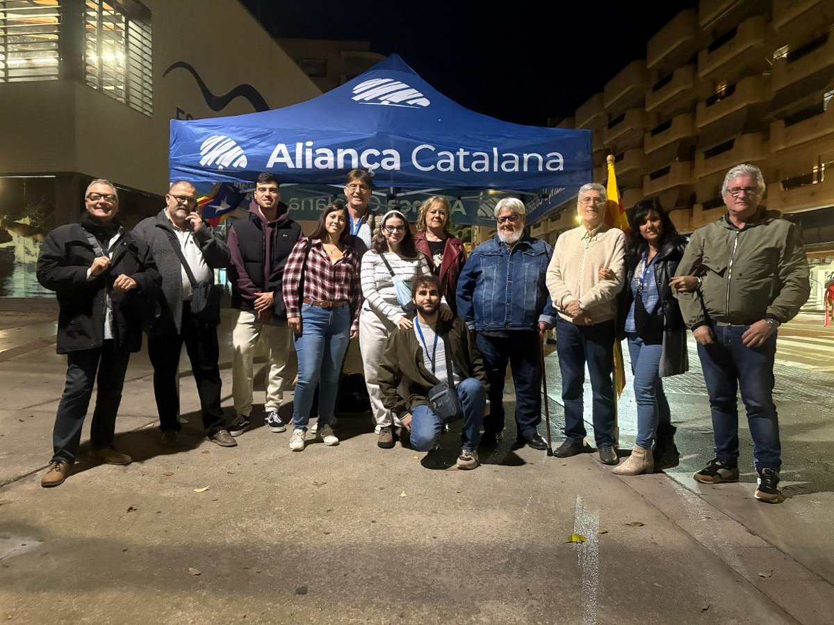 El barri de Sant Joan vol solucions, no discursos.

Avui hem estat amb veïns que volen recuperar el sentit comú i el futur del barri 💙 #SalvemElGarraf amb <a href="/Garraf_AC/">Aliança Catalana Garraf</a>