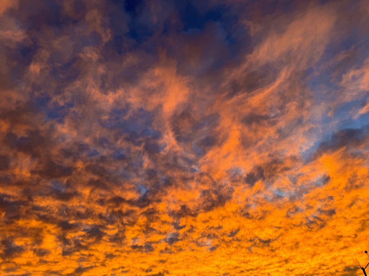 JD_Ballash's tweet photo. Thought I’d share these awesome pictures of this morning‘s sunrise I took on the way to work😳 crazy how it kept changing on the way there. https://t.co/HDM0eJg6rr