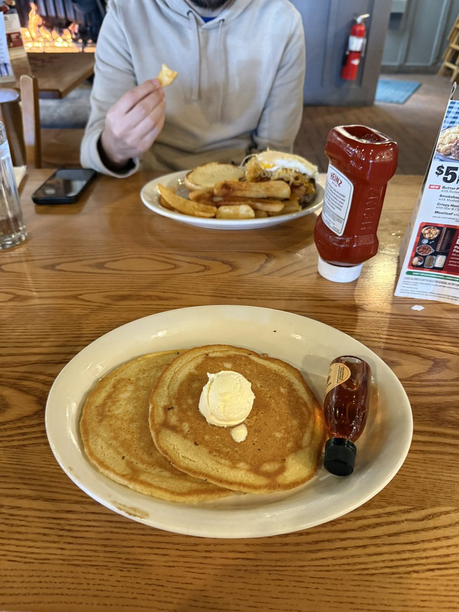 Took a little break from work today to enjoy brunch with my fiance on his off day😍