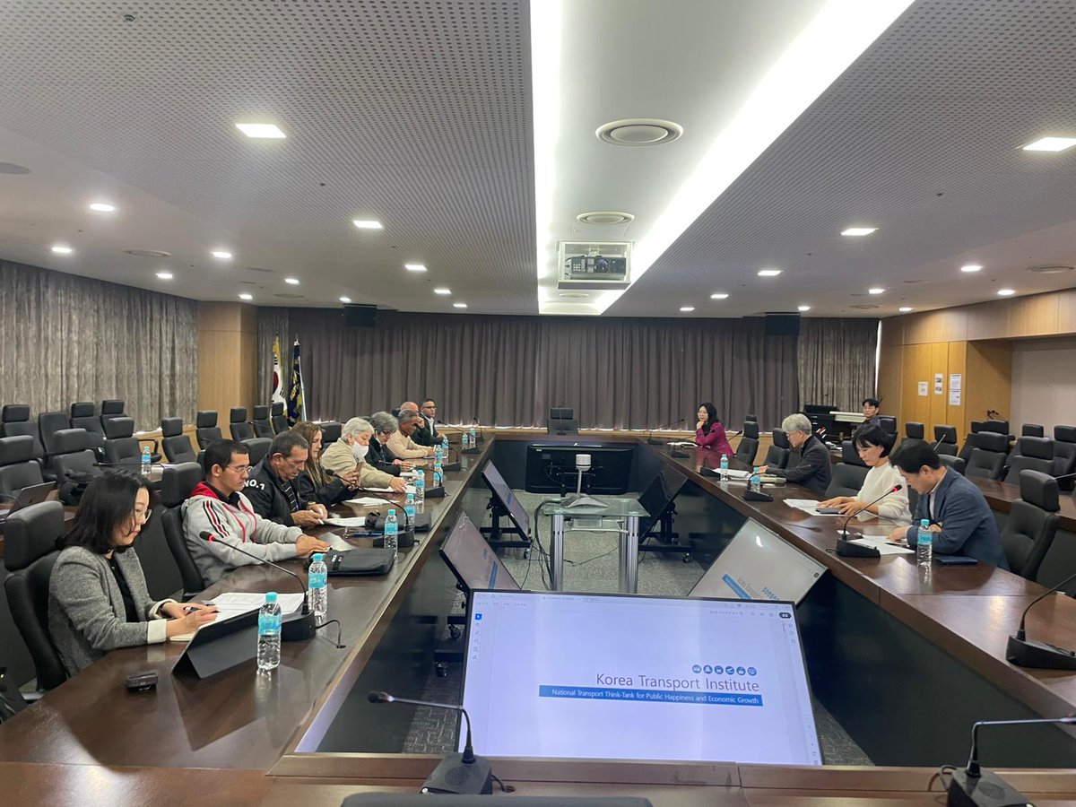 MitransCuba's tweet image. Fortalecimiento  de capacidades para la movilidad eléctrica en el transporte urbano en #Cuba, una iniciativa que sienta las bases para una transformación del transporte urbano en el país.
Más información ⤵️
facebook.com/share/p/1D9zDt…