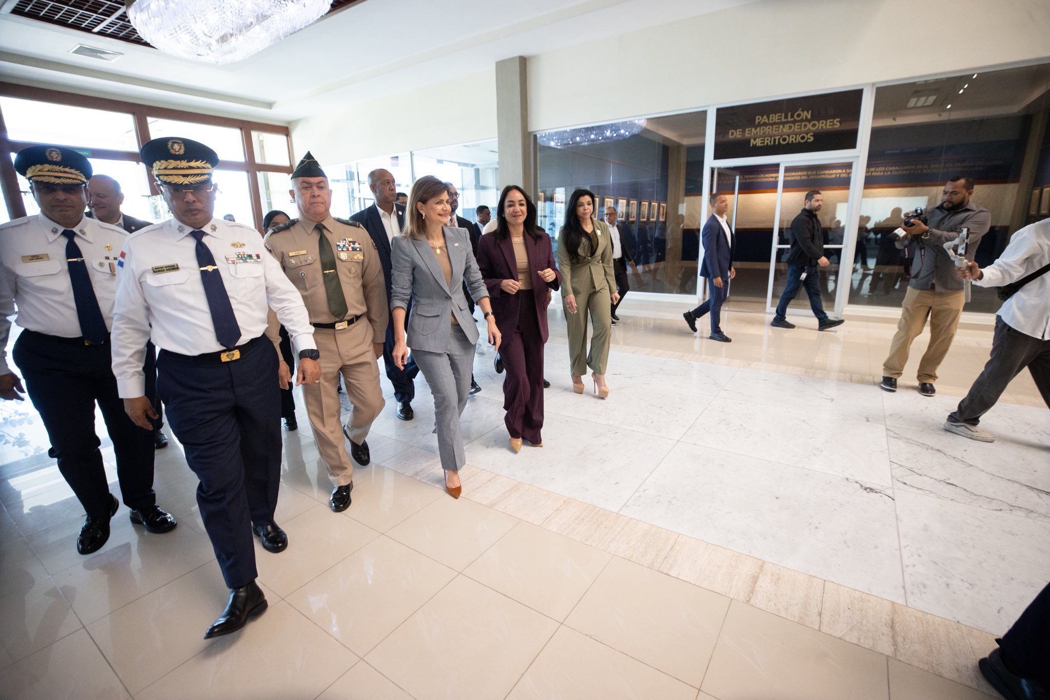 G5kaXqbWwAAUtn1?format=jpg&name=large