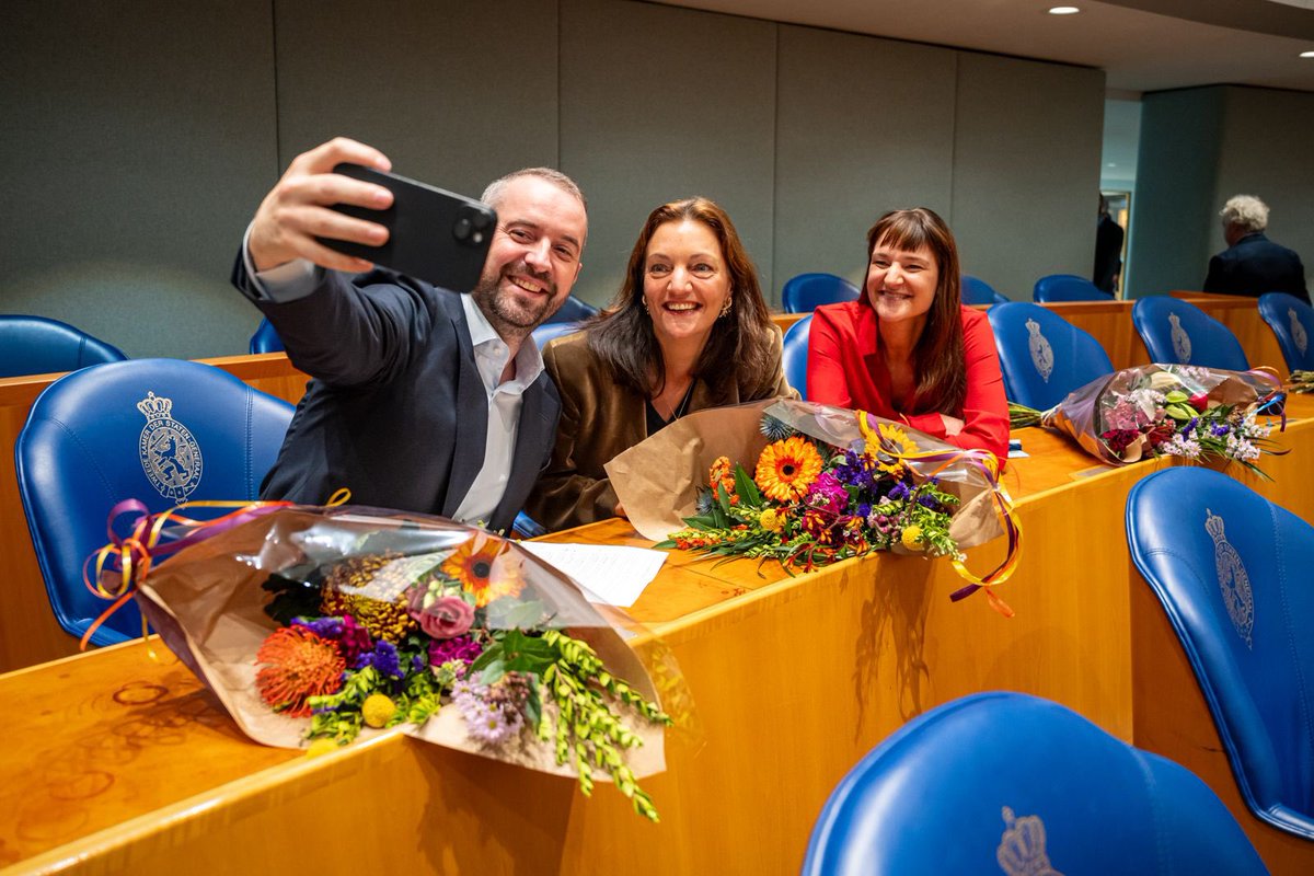 Vandaag opnieuw beëdigd als Tweede Kamerlid 

Mijn onderwerpen:
Wonen 
Onderwijs, Cultuur en Wetenschap
Herstel Groningen 
Milieu en mobiliteit 
Binnenlandse zaken 
Landbouw, natuur en dierenwelzijn 

Zin in!
