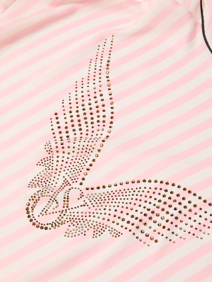 windystoree's tweet photo. ♡ Victoria’s Secret แบรนด์เติมของแล้วน้า ชุดคลุมอาบน้ำของนางฟ้า สวยมาก ตอนนี้มีโปรลด40%ด้วยน้า👱🏻‍♀️🪽🩰👚🩷

💌2,090.- free shipping (มัดจำได้40%)

*ราคานี้ถึงแค่วันที่ 13 พฤศจิ ปิดรับ12.00(เที่ยง)ไทย เท่านั้น* https://t.co/g6BDJlwVOC