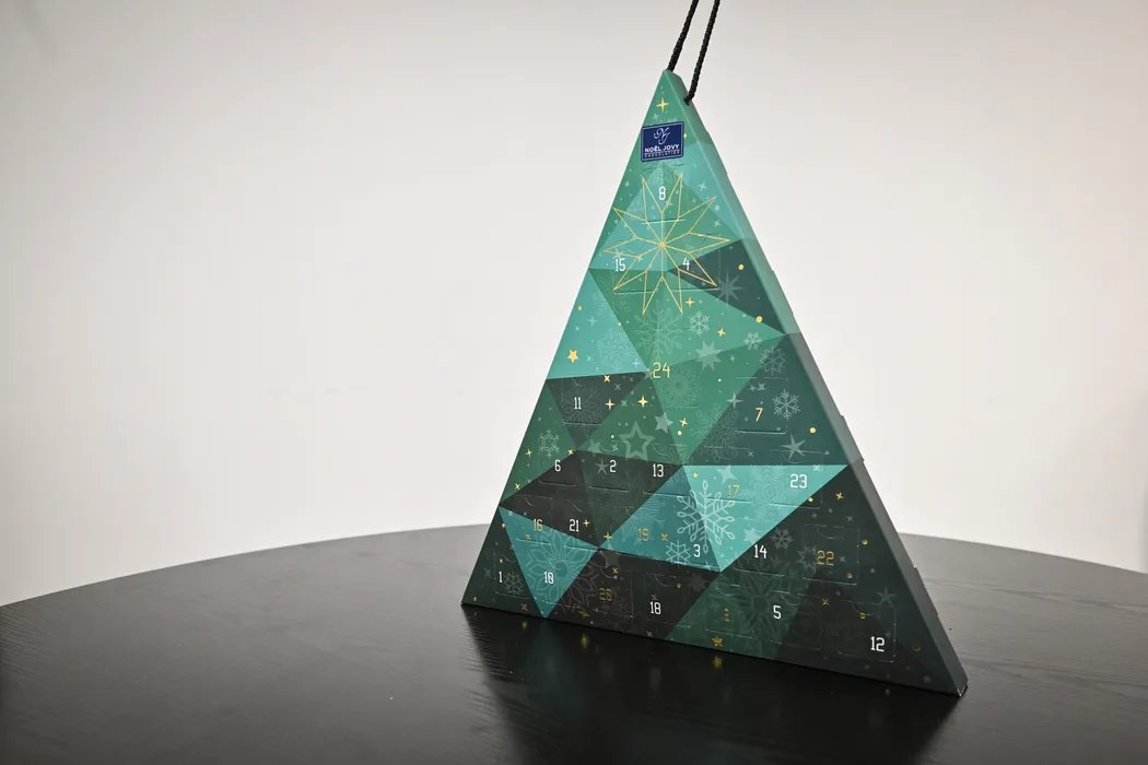 #SiropsMonin🍹, chocolats #Mercier🍫, Le Rucher🐝 des Brosses... Notre sélection de #CalendriersDeLAvent locaux pour attendre #Noël🎄

▶️leberry.fr/bourges-18000/…