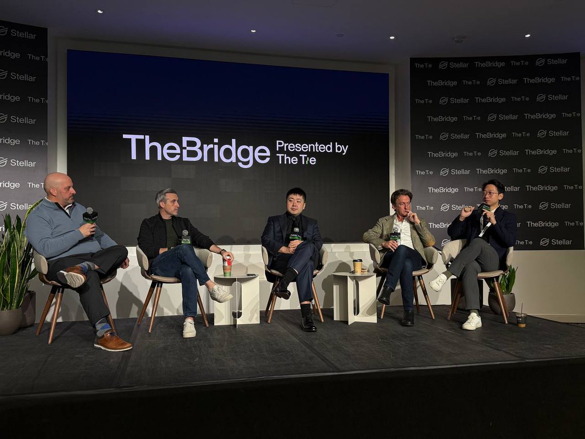 FunctionBTC's tweet image. 🎙️ First panel of the day at The Bridge Conference in New York, hosted by @TheTieIO.

Function’s CEO @thomas_fxn moderated “The Institutional Bridge to DeFi: How Funds Engage with Yield, Governance, and Risk On-Chain,” joined by speakers from @AvaLabs, @dragonfly_xyz, @3iq_corp,…