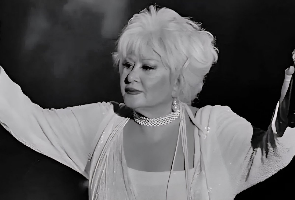 Türk sanat müziğinin güçlü sesi, usta yorumcu Muazzez Abacı’nın vefatını derin bir üzüntüyle öğrendik.

Sanatıyla gönüllerde silinmez izler bırakan değerli sanatçımıza Allah’tan rahmet; ailesine, sevenlerine ve tüm sanat camiamıza başsağlığı diliyoruz.