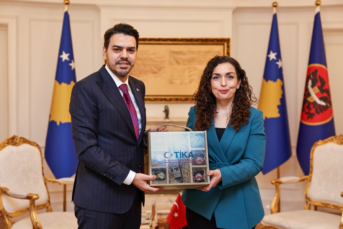 🇹🇷🇽🇰 Kosova Cumhurbaşkanı Sayın Vjosa Osmani (<a href="/VjosaOsmaniPRKS/">Vjosa Osmani</a>) ile bir araya gelerek, iki ülke arasındaki köklü dostluk ve iş birliği ilişkilerini ele aldığımız verimli bir görüşme gerçekleştirdik.

#TİKA olarak, Türk Tipi Kalkınma Modeli çerçevesinde; kendimizden ayrı