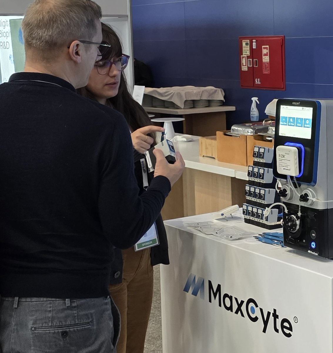 Day 2 of #PEGSEurope! 
 
Linda's standout conversation topic of the day? "How HLA-agnostic TCRs can be used to target cancer cells." 
 
Want to go deeper? Check out this app note on how MaxCyte's tech enables TCR-based therapeutics discovery:
bit.ly/4nOtbFo