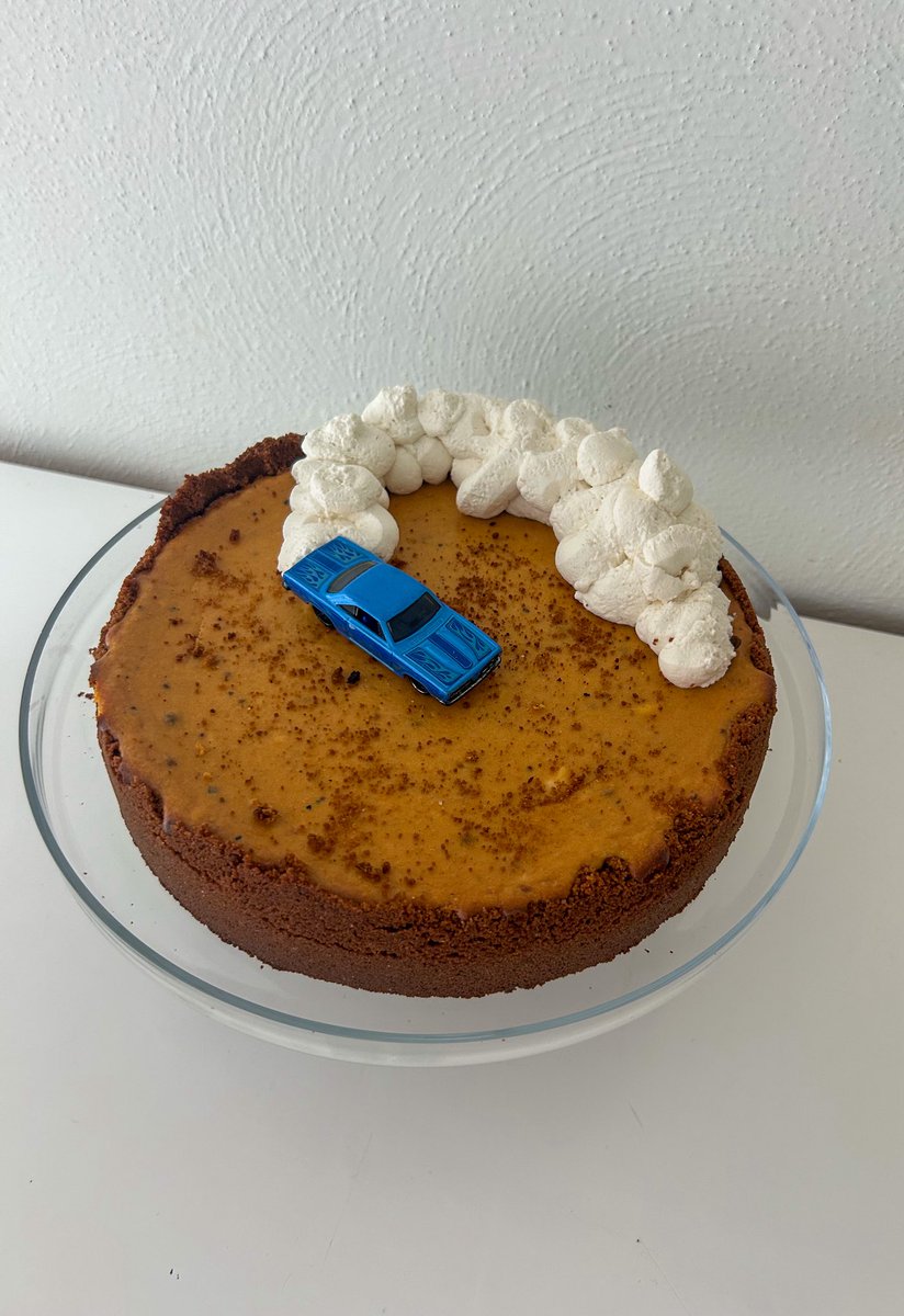irlzeldas's tweet photo. sweet potato cheesecake. is this anything https://t.co/elDyHjliBM