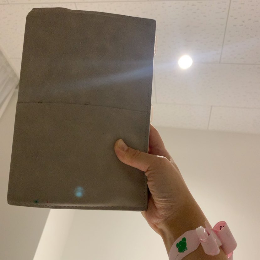 陣痛室で手帳を書くなんて
去年は思いもしてなかった。

「書く」と「話す」
全然違うと気づきがありました。

陣痛室で過ごす中で
思いついた事を話してます。
stand.fm/episodes/6914a…

出産は、不安もあるけど怖いものではない。

1人じゃない。
赤ちゃんと一緒に頑張る。

3人目で初めて思う＾＾