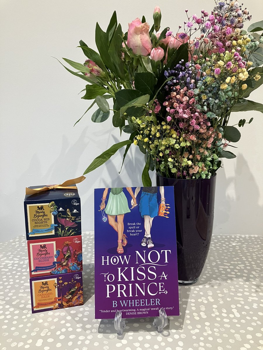 This week I’ve felt very supported by the writing community. You guys rock 🥹
I also got publication day gifts of chocolates &amp; a keyring from my writing group, and rainbow-coloured flowers from my writing buddy.
You’ve all made me feel so special 🤩🥰