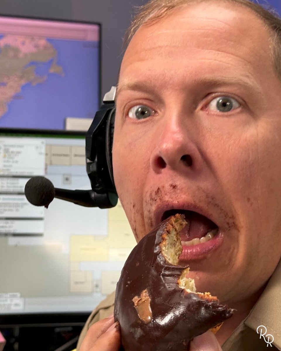 ‘Eating and leaving no crumbs’-Gabe’s version is messily close. Very close. 😅🍩

Season 5 is on the horizon = time to catch up on Seasons 1–4 online while you wait!
reconnectingroots.com

#FromThenToNowAndHow #thegreatnessofamerica #ReconnectingRoots #PBS

<a href="/GabeMcCauley/">Gabe McCauley</a>