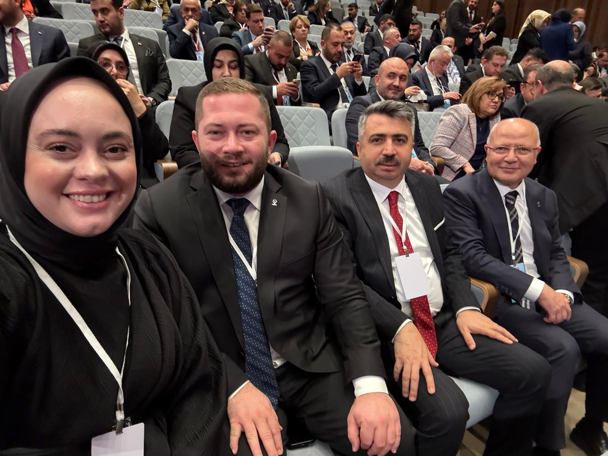 davutgurkan's tweet photo. Genel Başkanımız ve Cumhurbaşkanımız Sayın Recep Tayyip Erdoğan'ın başkanlığında 175. Genişletilmiş İl Başkanları Toplantımızı gerçekleştirdik.

Bizim yolumuz; hizmetin, samimiyetin ve millete sadakatin yoludur. Cumhurbaşkanımızın liderliğinde, bu yolda durmadan yorulmadan çalışmaya devam edeceğiz. 

📍AK Parti Genel Merkez

@imrencavusoglu 
@furkanakiin 
@oktayyilmaz16
