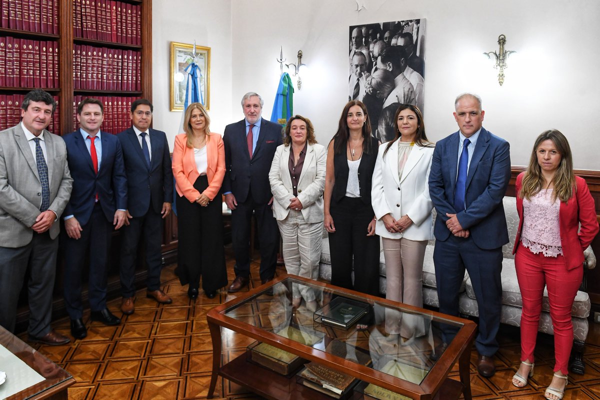 Senado_BA's tweet image. 🏛️ Jornada de Capacitación “Investigación de delitos sexuales contra las infancias en el ecosistema digital: Avances y desafíos”

📌@magariovero recibió al Procurador General de la Suprema Corte de Justicia, Julio Conte Grand, y a los senadores @AlexCampbellOK y @meugeniagil