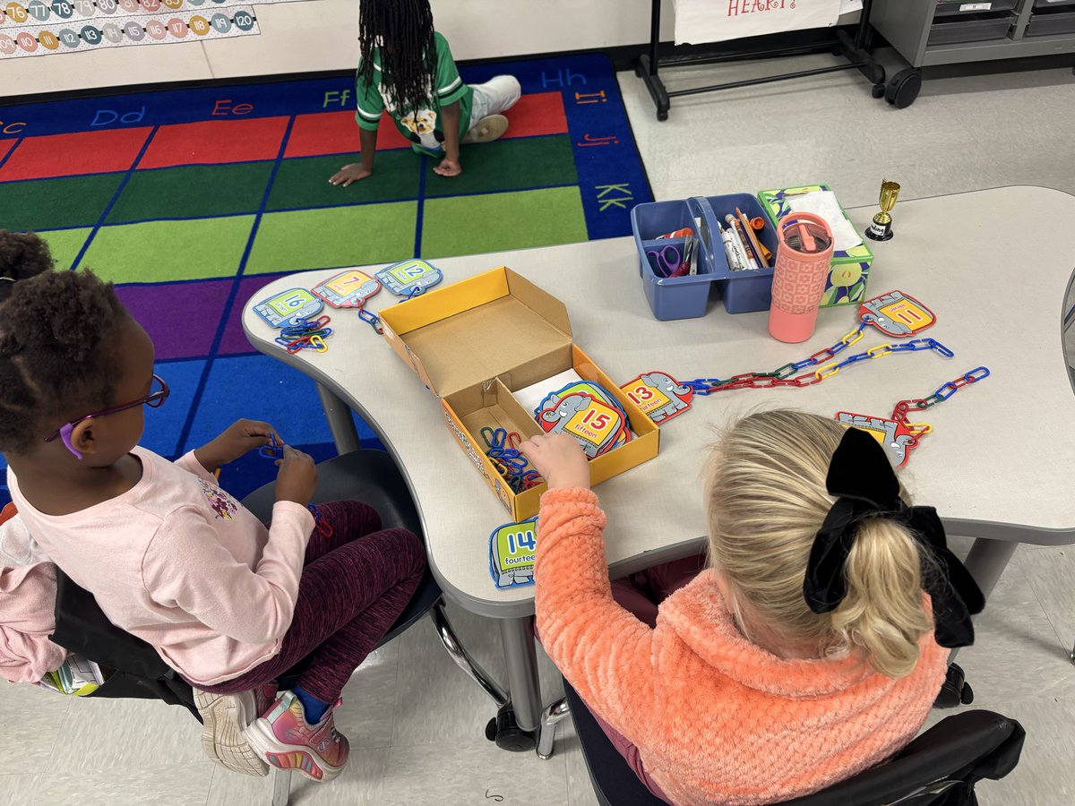 JoyaElam's tweet image. Mathematical Stations come alive in Mrs. Breedlove’s 1st grade class. Students were engaged, helped themselves be accountable and enjoyed learning @DeganElementary #wearedegan #rockyourrole #mathinlisd