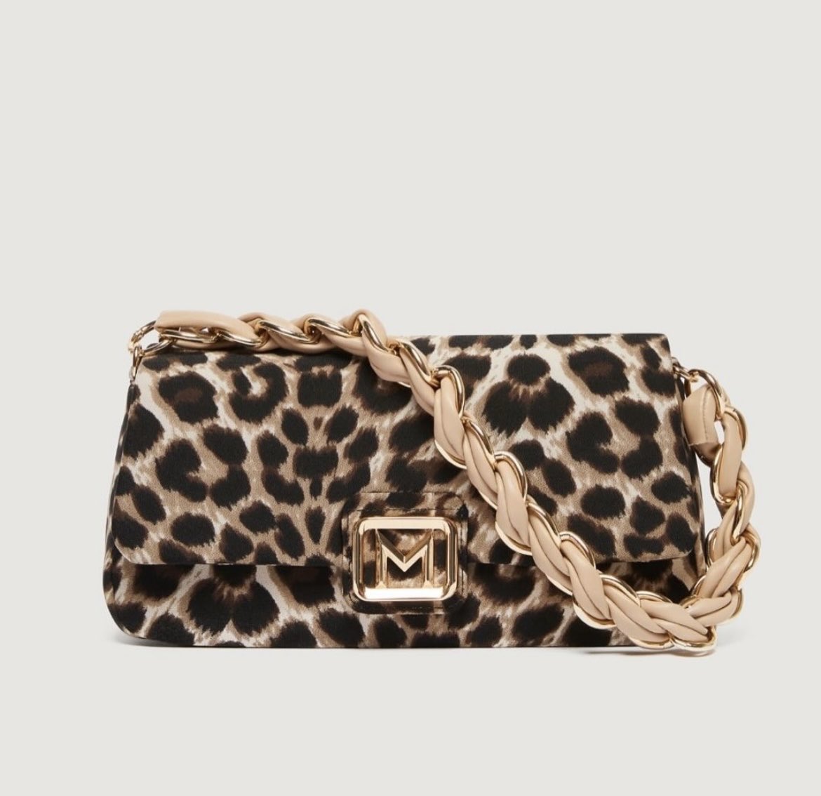 Turn up the style with this cheetah print purse, bold, playful and on trend. Its wild pattern adds instant edge to any outfit. 🐆 
#yyc #oconnors #local #shoplocal #locallyowned #calgary #calgarystyle #yycstyle #yycfashion #fall #fall2025 #fallfashion