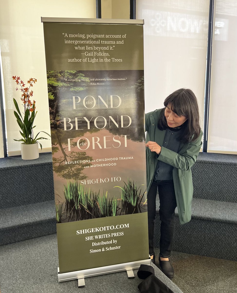 ShigekoChakoIto's tweet image. There comes a moment when a book finds its own path—from one reader’s heart to another’s, into conversations, into quiet moments of reflection. I love watching my book continue its journey, slowly, quietly, and with a life of its own. The magic has begun❣️📗💫🚀 #BookMagic 🌙🙏