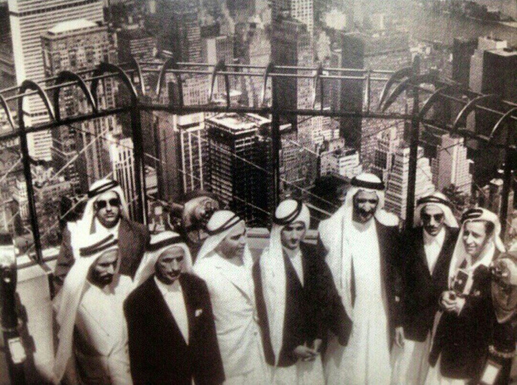 HamdanMohammed's tweet photo. في عام 1963، اتخذ الشيخ راشد بن سعيد خطوة جريئة لتوسيع شبكة علاقات دبي الدولية، عبر أول زيارة للولايات المتحدة الأمريكية شملت نيويورك وواشنطن ... كان الشيخ راشد برؤية الباني يدرك أن المدينة التي يحلم بها لن تزدهر إلا إذا انفتحت على عواصم المال والأعمال حول العالم ... اليوم، وبعد أكثر من 6 عقود على تلك الزيارة تمضي الإمارة على النهج ذاته بتوجيهات صاحب السمو الشيخ محمد بن راشد آل مكتوم، مواصلةً بناء الجسور وتعزيز الشراكات العالمية، حيث تقود غرف دبي أكبر وفد اقتصادي من نوعه إلى نيويورك، يضم أكثر من 80 من قيادات الأعمال ورؤساء الشركات والمسؤولين الحكوميين للمشاركة في ��نتدى دبي للأعمال – الولايات المتحدة الأمريكية... محطة استراتيجية جديدة نرتقي من خلالها بعلاقاتنا الاقتصادية نحو آفاق أوسع من التعاون البنّاء بما يتماشى مع مستهدفات أجندة دبي الاقتصادية D33.