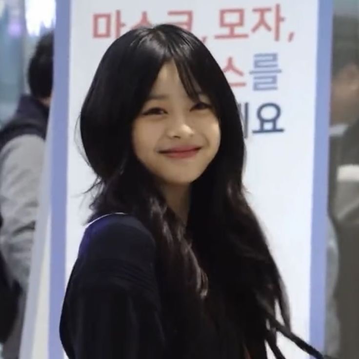 This is the ¨dangerous¨ girl btw, so delusional.