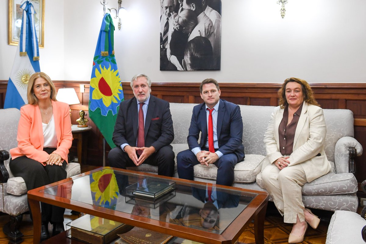 Senado_BA's tweet image. 🏛️ Jornada de Capacitación “Investigación de delitos sexuales contra las infancias en el ecosistema digital: Avances y desafíos”

📌@magariovero recibió al Procurador General de la Suprema Corte de Justicia, Julio Conte Grand, y a los senadores @AlexCampbellOK y @meugeniagil