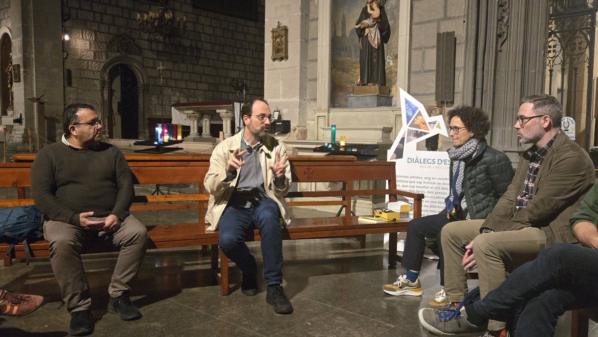 FECC_educacio's tweet image. ✨ Avui vivim una trobada molt especial amb el germà Cristian de #Taizé a l’església de Sant Jaume de #Barcelona. Un moment per compartir, dialogar i descobrir com la comunitat de @taize inspira les nostres escoles i els joves.
#FECC #EscolaCristiana #PelegrinsDEsperança…