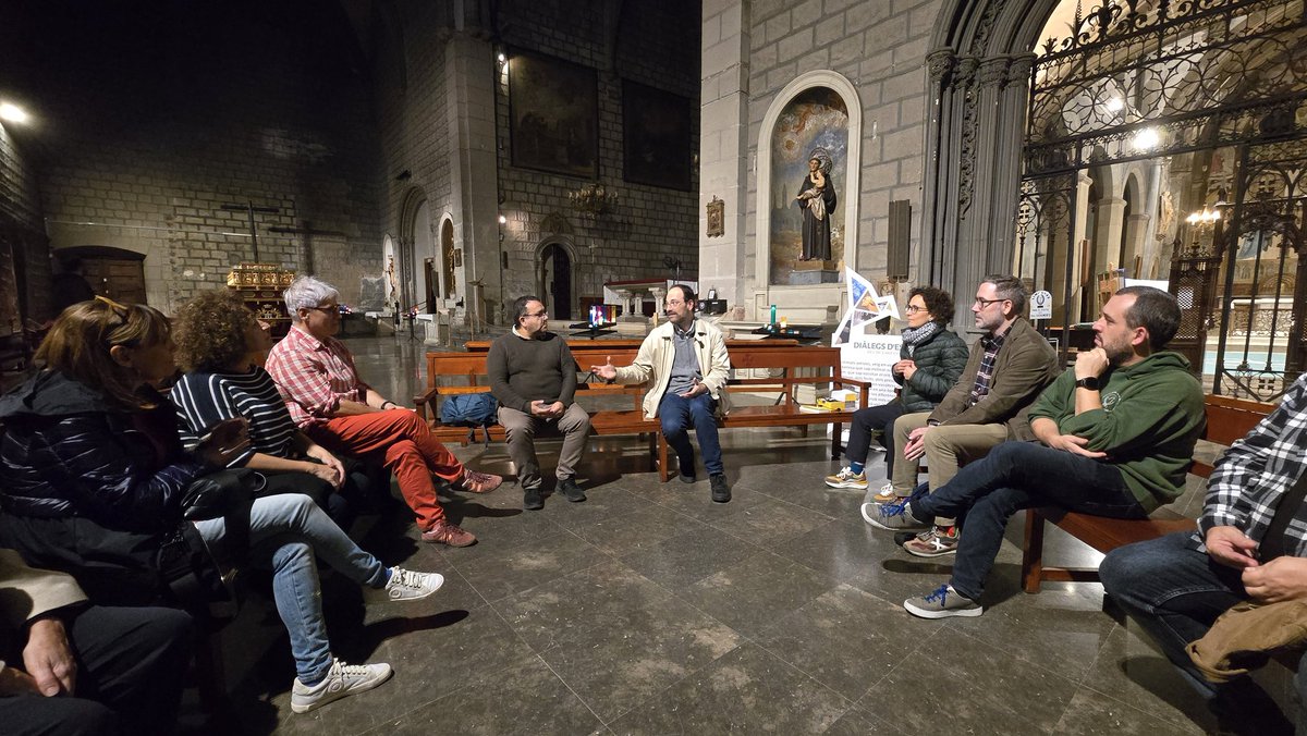 FECC_educacio's tweet image. ✨ Avui vivim una trobada molt especial amb el germà Cristian de #Taizé a l’església de Sant Jaume de #Barcelona. Un moment per compartir, dialogar i descobrir com la comunitat de @taize inspira les nostres escoles i els joves.
#FECC #EscolaCristiana #PelegrinsDEsperança…