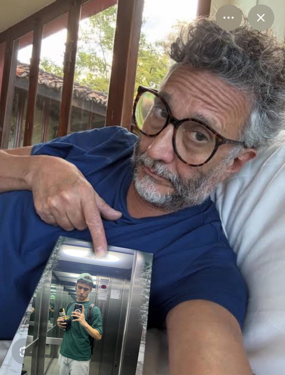 Un poco tarde para no perder la costumbre…  acá Fito, posando con mi creador 😆
Creo que solo <a href="/SrPANCOE/">SEÑOR PANCOE</a> adivinó que era yo!
Me llevo un lindo recuerdo de esta materia y la experiencia pancoe. #amor3