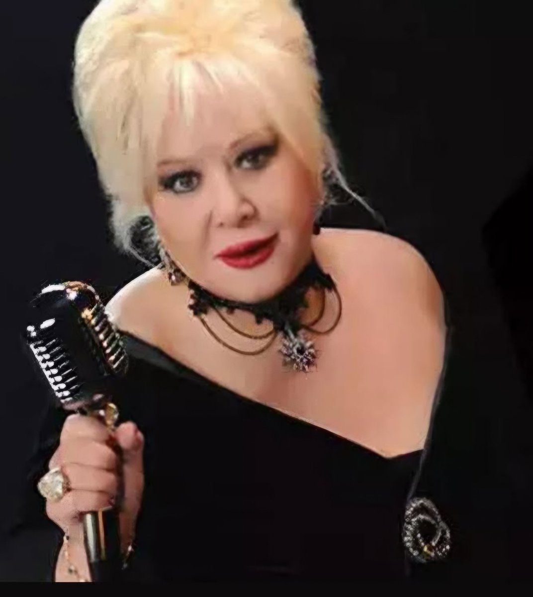 Minekoglu's tweet image. Türk sanat müziğinin duayenlerinden Muazzez Abacı 'ya Allah'tan rahmet yakınlarına ve sevenlerine başsağlığı dilerim.