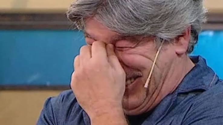 cuentadelgato's tweet image. Rodrigo dijo en #intrusos que la cuenta Chinardi a la cual respondió la China es cuenta que maneja info oficial de ella, no es una cuenta fans jajajaja obvio que acá ya sabíamos, pero la dejó en evidencia, ella se respondió a ella misma jajajajaja