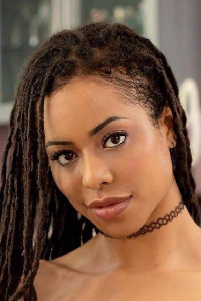 Mia khalifa                      or.                   Kira Noir