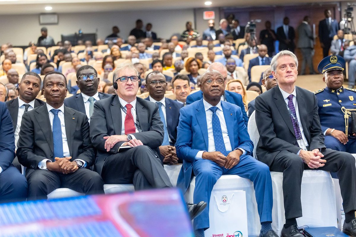 FEGnassingbe's tweet photo. J’ai eu l’immense plaisir de présider ce jour l’ouverture de la 4e édition du forum sur le Commerce et l’Investissement entre le Royaume-Uni et l’Afrique francophone de l’Ouest et du Centre.

L’organisation de ce forum qui, pour la première fois, se tient sur le sol africain et en dehors du Royaume-Uni, a porté son choix sur notre pays, le #Togo. 

Aujourd’hui à #Lomé, nous écrivons une page d’histoire. C’est un signal fort : celui d’un continent qui attire, qui innove, qui s’affirme.

#WCAFIV 
#ForumWCAF