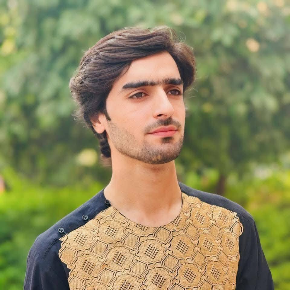 IsmailWazir19's tweet photo. خیبرپختونخوا جرگے کہ بعد جرگے میں مدعو پی ٹی ایم وفد کے نوراللہ ترین اور حنیف پشتین عدنان ،گوہر  کو خیبر پختونخوا پولیس سی سی پی او پشاور نے گرفتار کر کے نامعلوم مقام منتقل کر دیے ہیں۔
ساتھی آواز بلند کرے ! https://t.co/To7XPjLci6