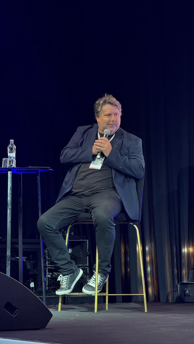 &lt; <a href="/tecweekar/">Tecweek</a> &gt; 
Hackear el miedo: 
Cómo entender y anticipar los riesgos digitales. 
<a href="/linaresgustavo/">Gustavo Linares</a> / <a href="/BACSIRT/">Centro de Ciberseguridad del GCBA</a>