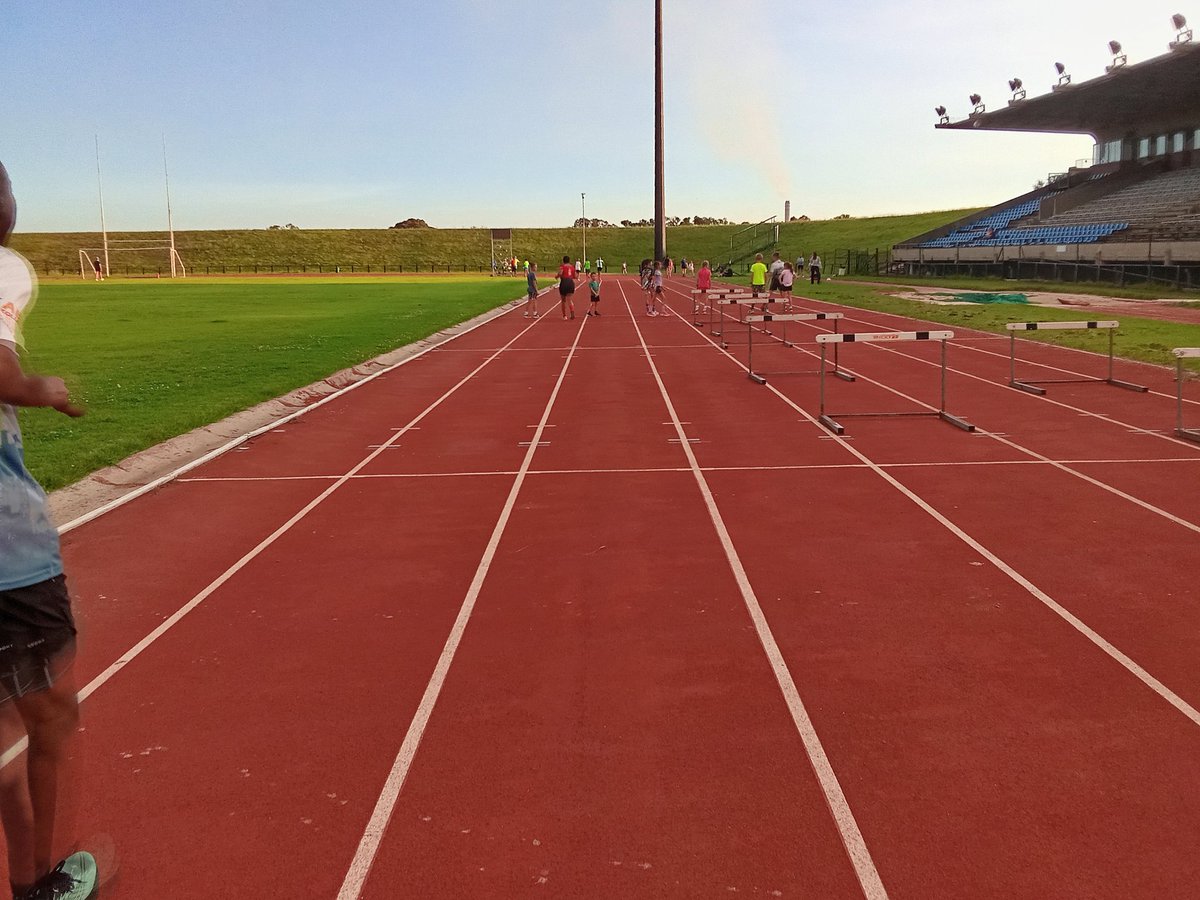 Baba_ka_Peanut's tweet image. Track therapy—one stride at a time. 🏃🏾🙃
#TrackWednesday 🐎#Consistency 🤌🏾#Runderful 🙃#MeVersusMe😤 #IPaintedMyRun 🫟🎨