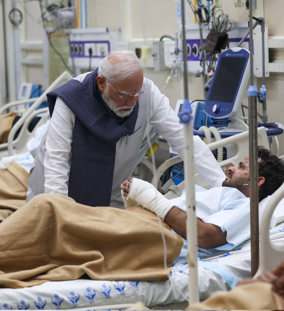 Ultra HD Camera

Professional Setup

Cinematic Angle

Rehearsed expressions 

Clothes matching the hospital bed

No mask while meeting a burn victim

Every Tragedy is a Photoshoot opportunity.