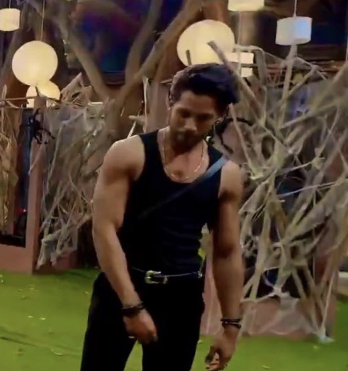 MrSuffuHun's tweet photo. Unfair Evictions 💔

No Doubt This A Fake Show…

#BaseerAli #BiggBoss19 #AbhisekhBajaj #MridulTiwari #Bahana

NO MRIDUL NO BIGGBOSS But Tagline Se Kuch Nahi Hoga… https://t.co/LvkeLtxaVS