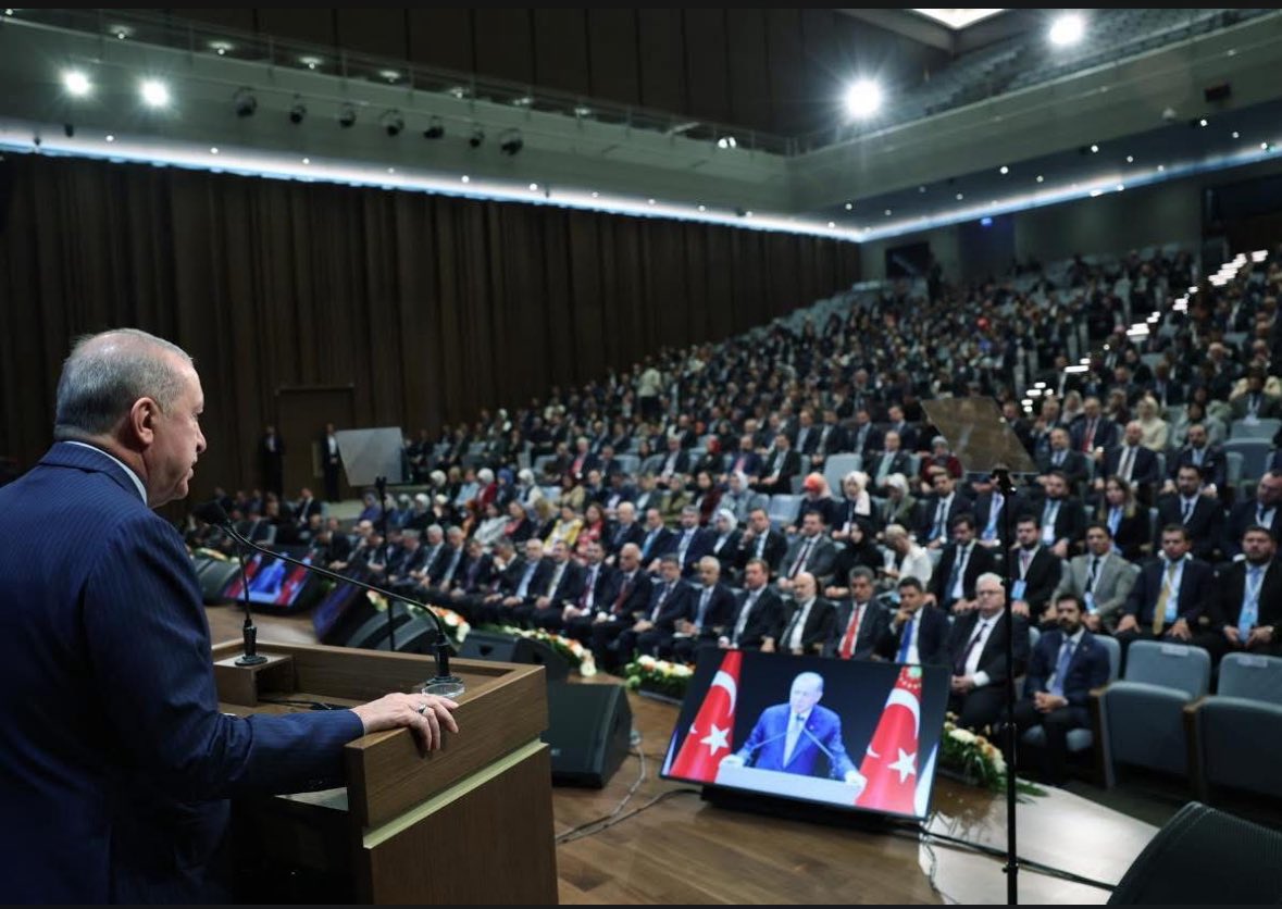 📍Ak Parti Genel Merkez

Genel Başkanımız ve Cumhurbaşkanımız Sn <a href="/RTErdogan/">Recep Tayyip Erdoğan</a>’nın Başkanlığında 175.Genişletilmiş İl Başkanları Toplantımızı gerçekleştirdik. Toplantımızın Ülkemiz, Milletimiz, Partimiz için hayırlara vesile olmasını diliyorum. 

81 İl teşkilat mensuplarımızla