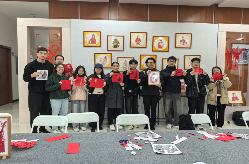 The 2nd campus Qin Opera cultural arts festival opened at NPU! Students and artists from Xi’an Yisu Society brought “Qin Opera” — the soul of Shaanxi culture — to campus, blending youth and tradition in one stage.
#QinOpera #ChineseCulture #NPU #ArtsEducation