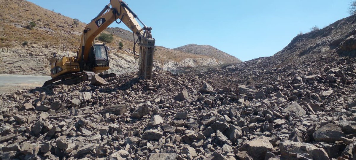 استمرار اعمال تهيئة الموقع الاستثماري محطة طلوع شمرخ.
#أمانة_منطقة_الباحة 
#بلدية_محافظة_القرى