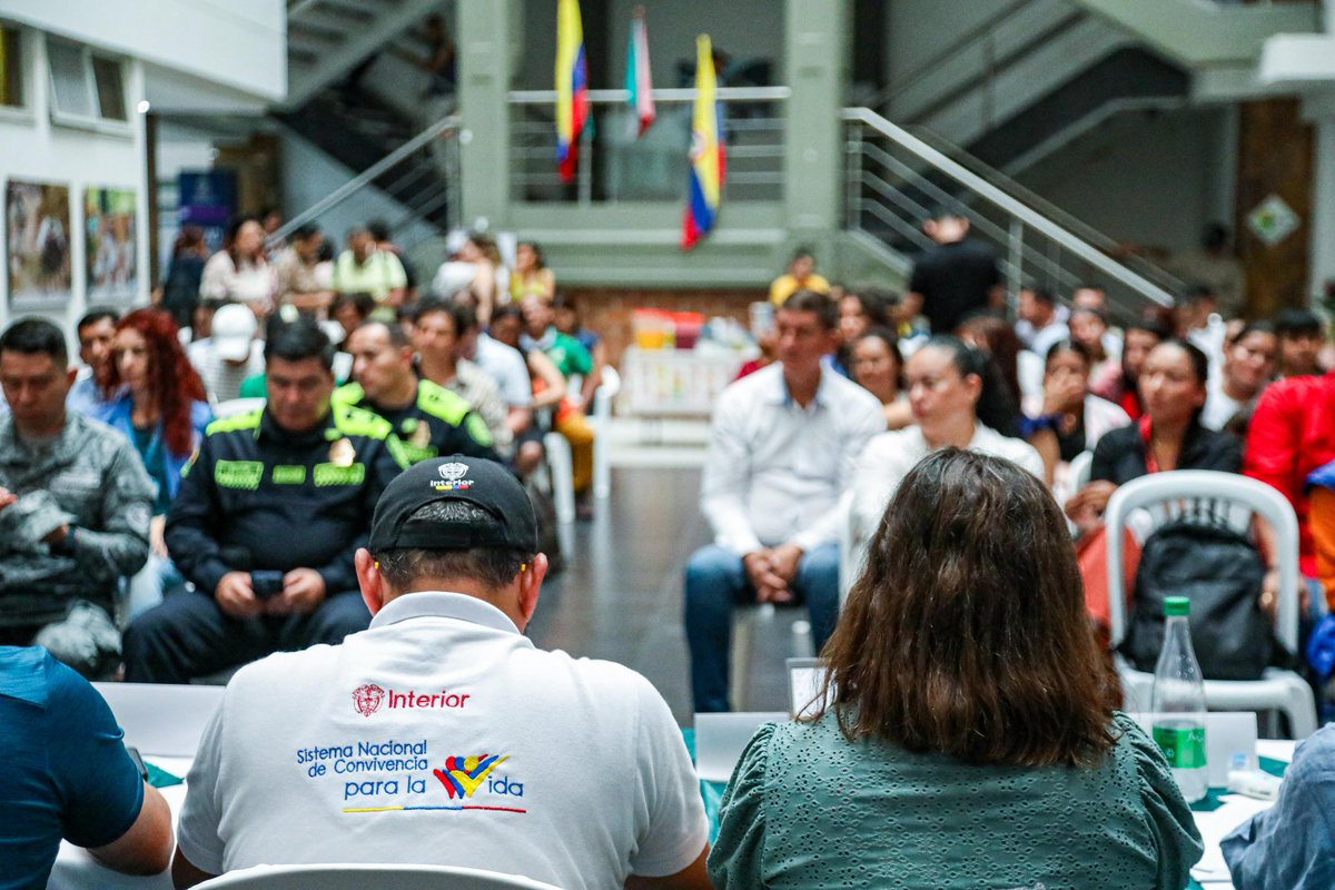 MinInterior's tweet photo. @GabrielRondonO @JaimeBerdugoP @DapreCol @infopresidencia @ConsejeriaDDHH @petrogustavo @AABenedetti @Jomary_O Reconocemos el trabajo incansable de las organizaciones sociales y ambientales de Casanare.

Su defensa del territorio y de los derechos humanos mantiene viva la esperanza de un país más justo y en paz.

Seguiremos sembrando memoria, justicia y dignidad. ✊

#DDHH https://t.co/9QiJBMvDvB
