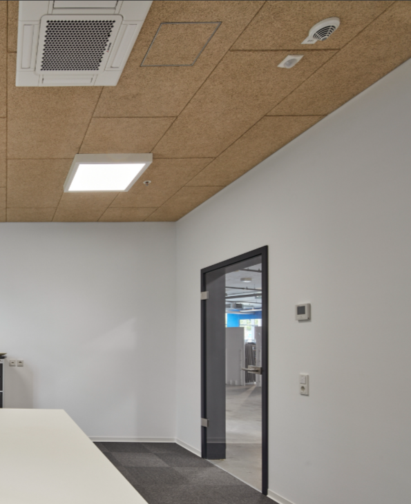 knaufes's tweet photo. Wittlich, Alemania: Hieronimi convierte su sucursal en referencia con nuestros techos acústicos.
Sistemas instalados: THERMATEX® Acoustic, TOPIQ® Alpha 15 mm, MINERAL Wallcoustic Elements y HERADESIGN®.
Arq: Schuh & Jonas.
Foto: © Lukas Huneke.
#Knauf #Techos #Acústica #Arquitectura #Oficinas #ProyectosDeReferencia #BuildOnUs #ConfíaEnNosotros