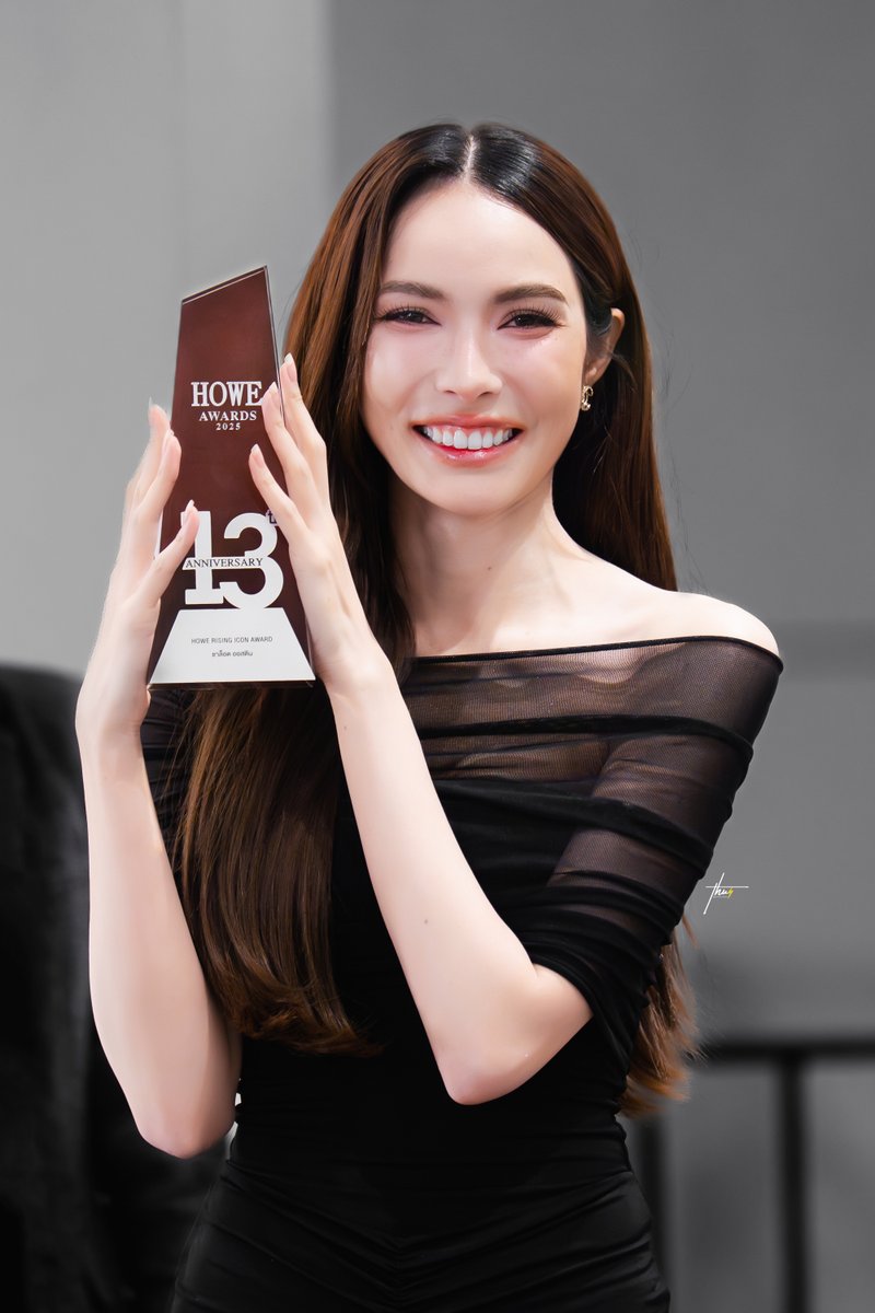 bluethunderq's tweet image. 🤍🤍

#ENGLOTxHOWEAWARDS25 
#ชาล็อตออสติน #CharlotteAustin