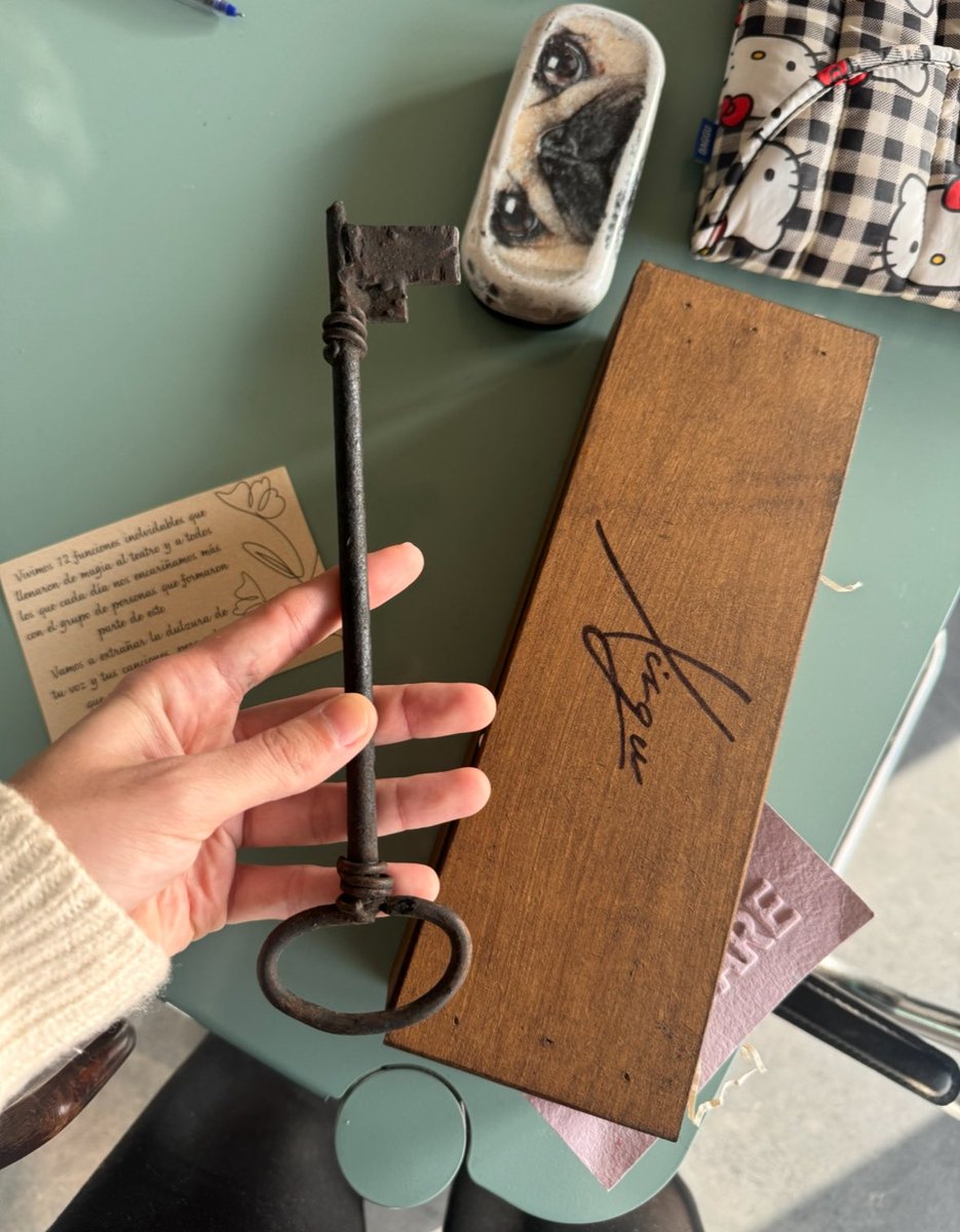 Tengo la llave del Teatro Xirgu en casa,
este año llevamos 12 funciones de Pequeños Conciertos 👢 
Hay 6 nuevas fechas para Noviembre, 3 agotadas y algunos tickets para las últimas 3. Vengan a verlo antes de que termine. entradas en bio 🎫