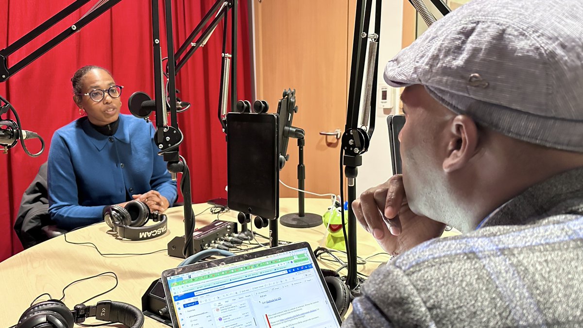 JSchool_CU's tweet image. This year&apos;s keynote for Carleton&apos;s Peter Stursberg Foreign Correspondents Lecture, @YousraElbagir, Sky News Africa correspondent, took time this morning for an interview with @CarAdrianH for his podcast In Bed with the Elephant. carleton.ca/sjc/2025/the-2…