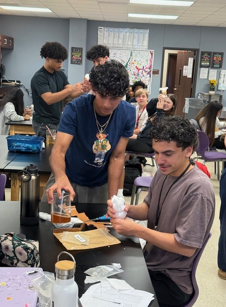 Fulshear_HS's tweet image. No clean water? No problem. Aquatic Science students are learning how to build their own water filters! #BigThinking #BoldLearning #BrightFutures @LamarCISD