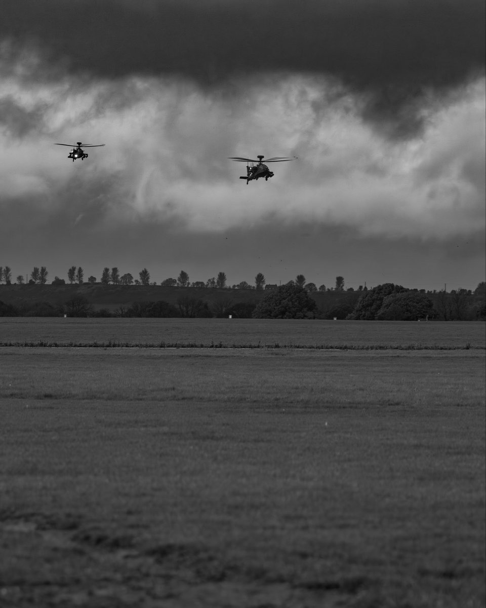 WHGA's tweet image. Always a treat having Apaches visit us here at the Green! 🚁

Yesterday we were joined by two Apaches, DEAMON1 and DEAMON2 as they made a quick stop here at Wolverhampton Halfpenny Green Airport.

#apache #ah64 #military #helicopter #raf #wolverhamptonairport #halfpennygreen