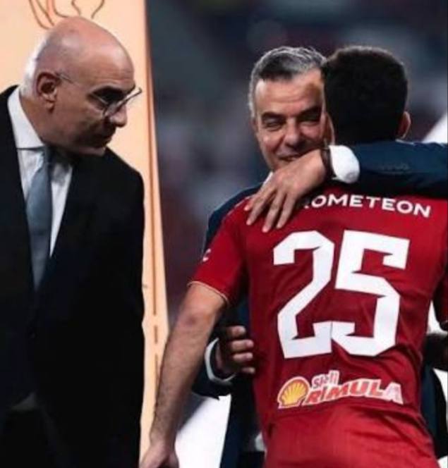 - أرقام #زيزو في 15 مباراة مع #الأهلي
15 مباراة
1228 دقيقة لعب
11 مساهمة في الأهداف⚽️
1 لقب 🏆
- أرقام زيزو في (آخر 15 مباراة) مع #الزمالك 
15 مباراة
1299 دقيقة لعب
10 مساهمة في الأهداف⚽️
1 لقب 🏆
1 مركز ثالث
#الأهلي_الزمالك #السوبر_المصري